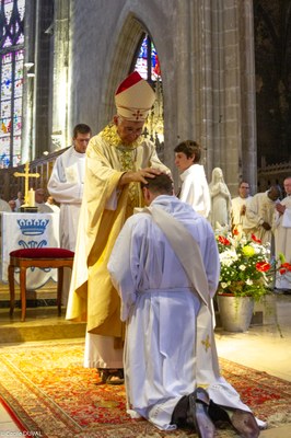 1   nouveau prêtre, Axel Albar (2)