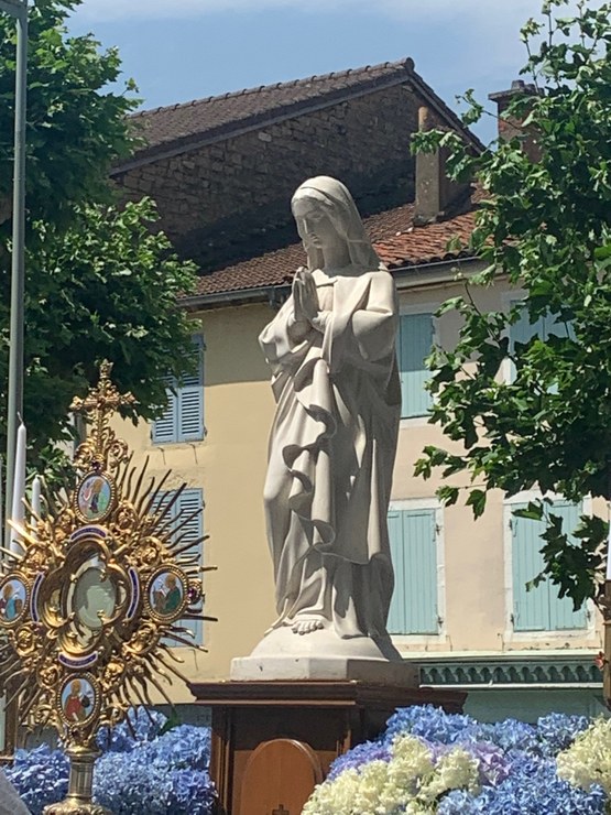 Fête Dieu 22.15 Marie