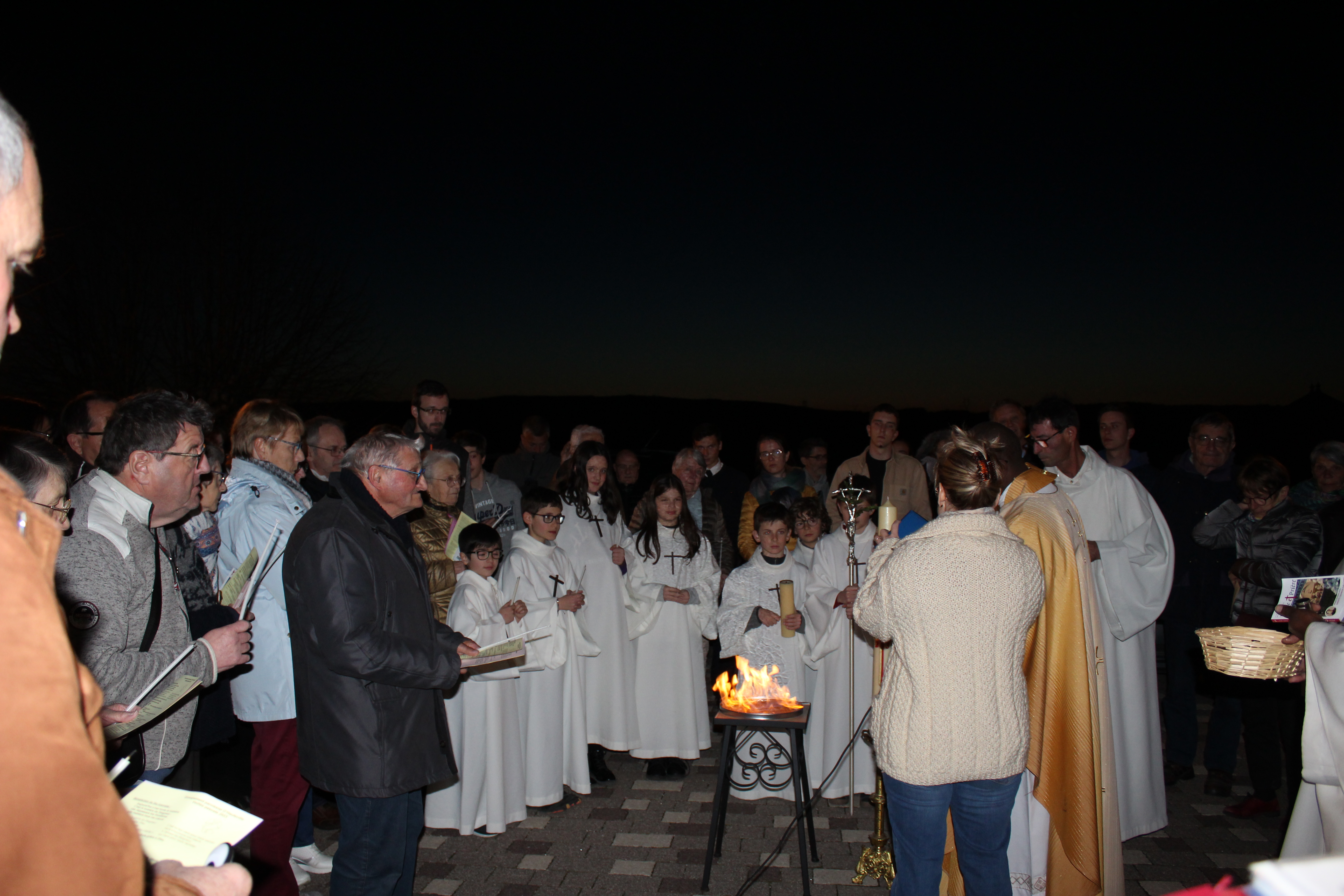 Autour du feu nouveau