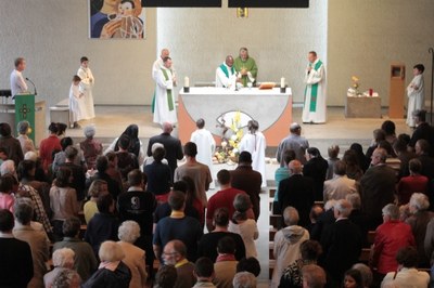 Communion St Pierre Chanel.JPG